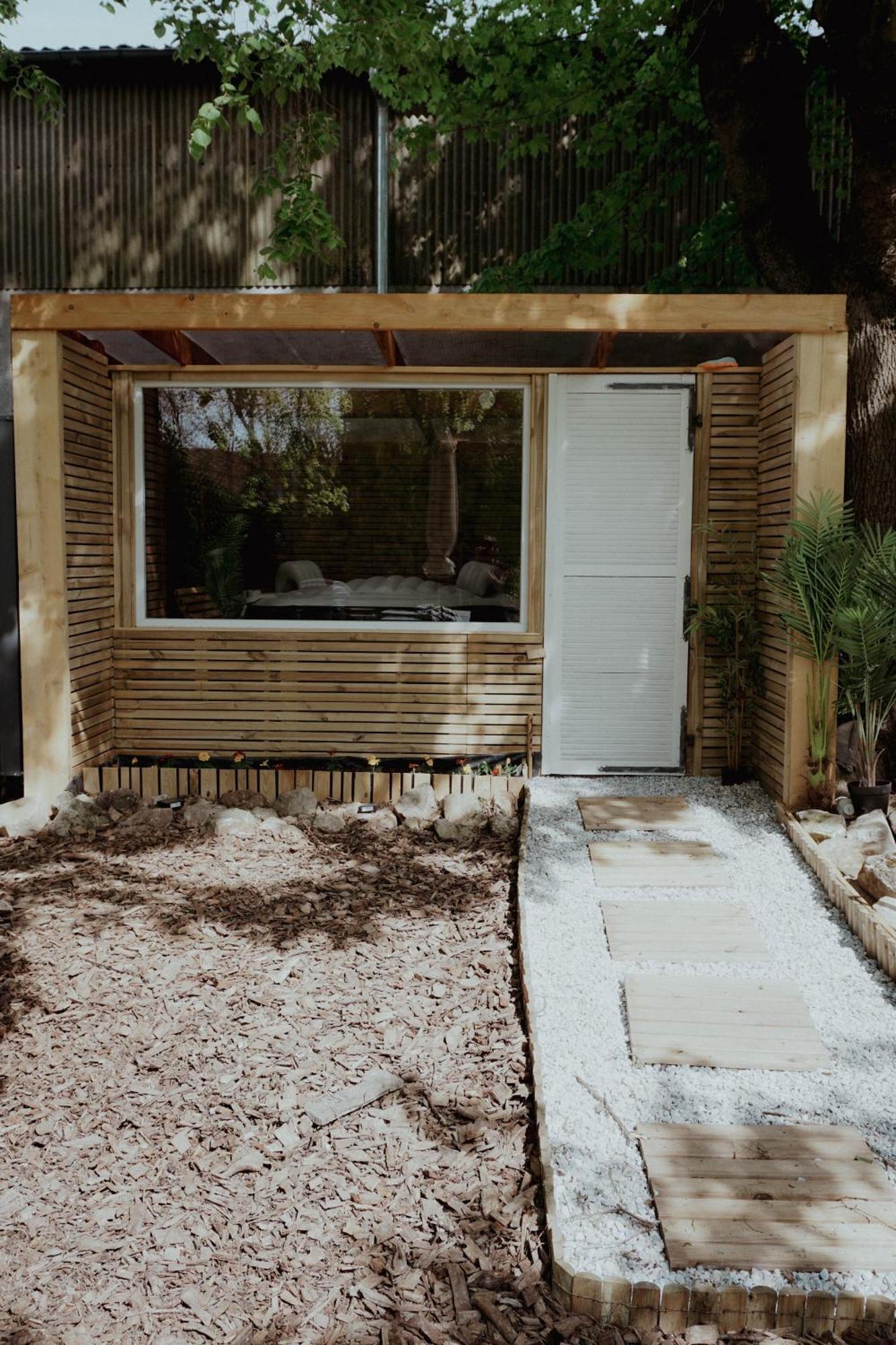 Le Chalet Tipi Avec Jacuzzi Et Jardin Troyes Luaran gambar